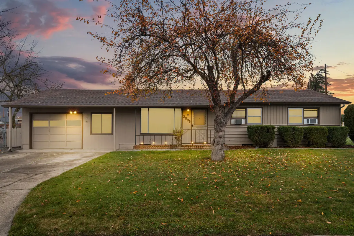 2009 Grandview, Medford, OR 97504 - Image #1