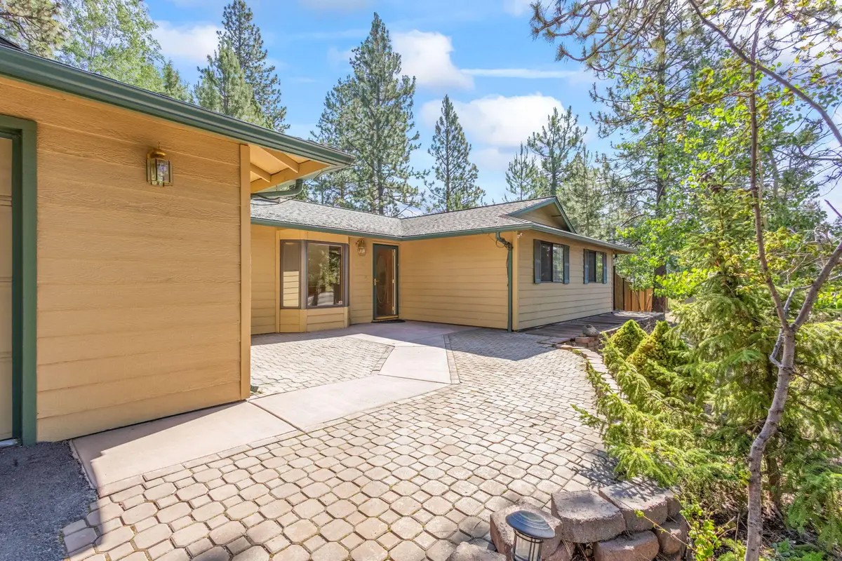 61176 Larkwood, Bend, OR 97702 - Image #1