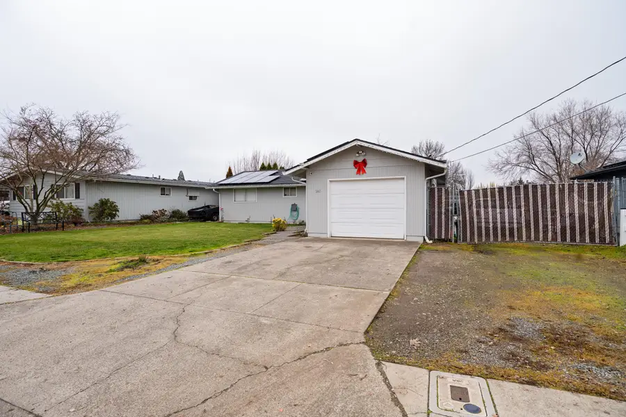 2441 N Keene Way, Medford, OR 97504 - Image #2