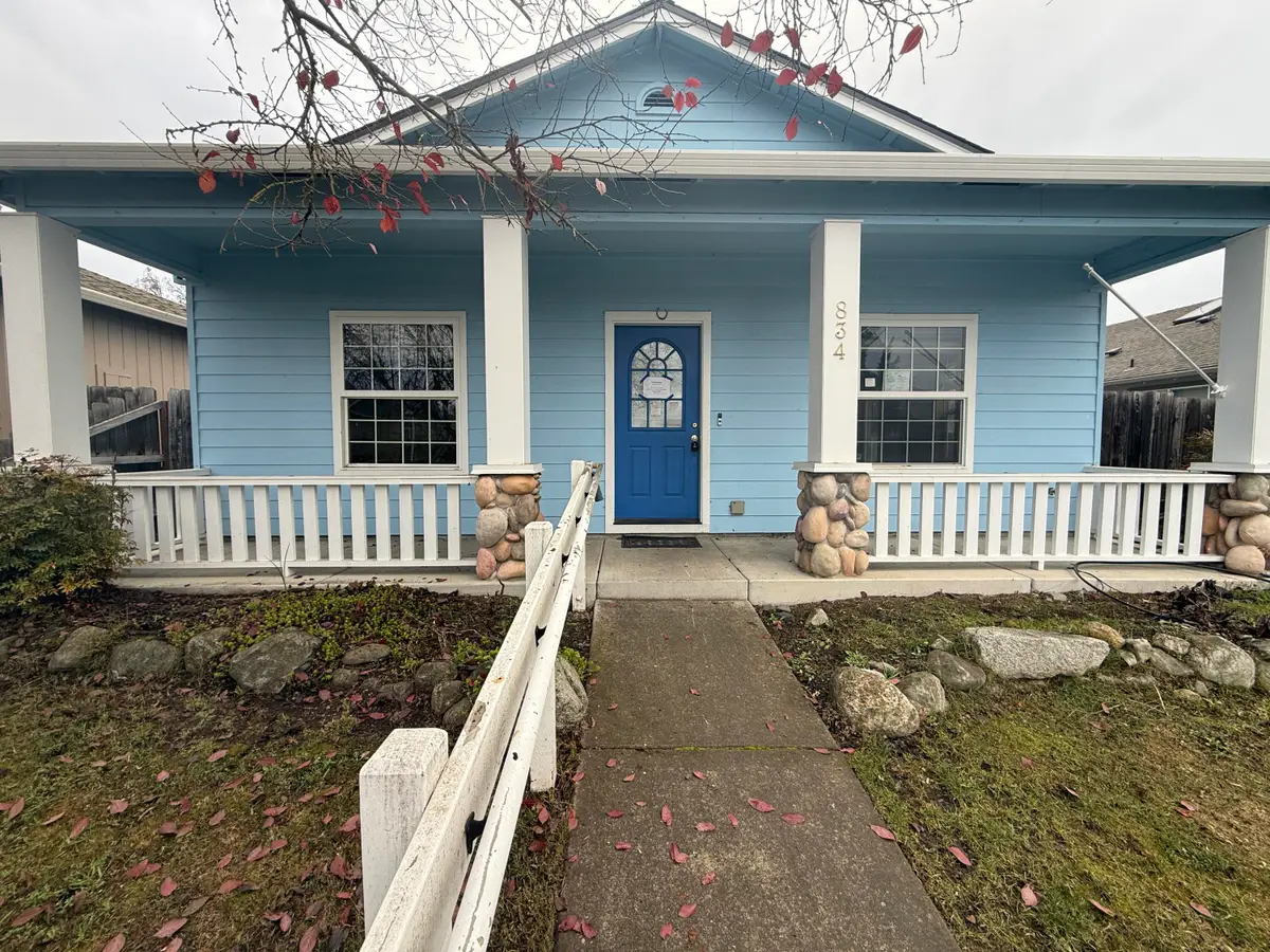 834 Isherwood, Central Point, OR 97502 - Image #1