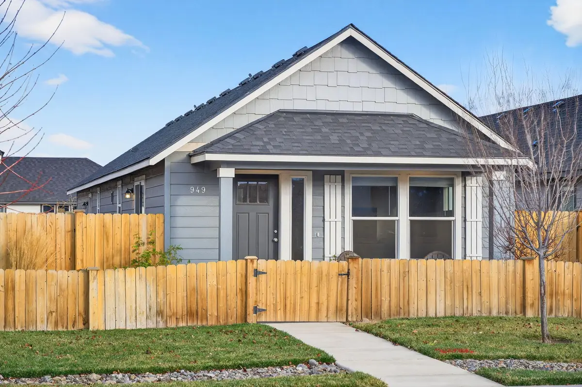 949 NW Upas, Redmond, OR 97756 - Image #1