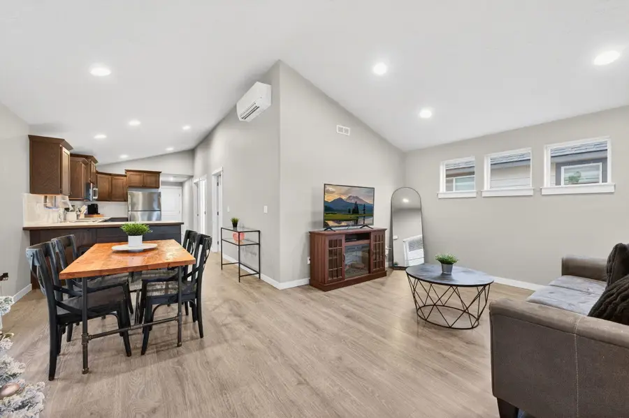 949 NW Upas, Redmond, OR 97756 - Image #3