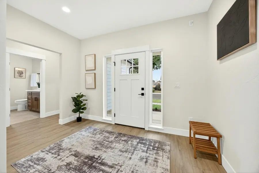 348 Cascade, Central Point, OR 97502 - Image #3