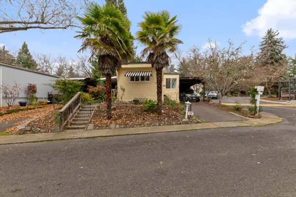 1055 N 5th Street #152, Jacksonville, OR 97530