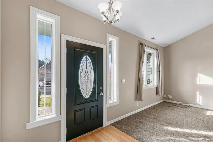 142 Whispering Drive, Grants Pass, OR 97527 - #2