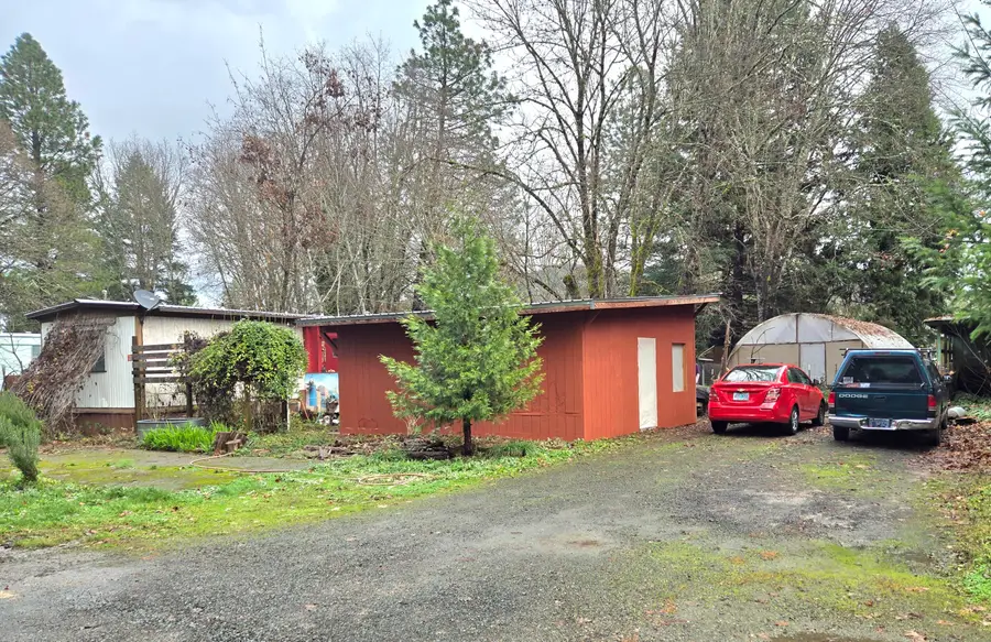 139 S Sawyer Avenue, Cave Junction, OR 97523 - Image #2