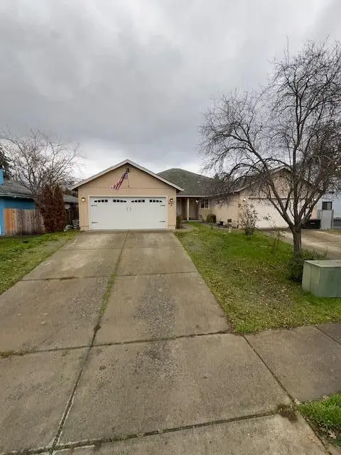 921 N Rose, Phoenix, OR 97535