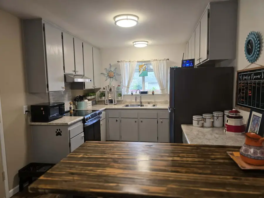 243 Shadowbrook, Cave Junction, OR 97523 - Image #3