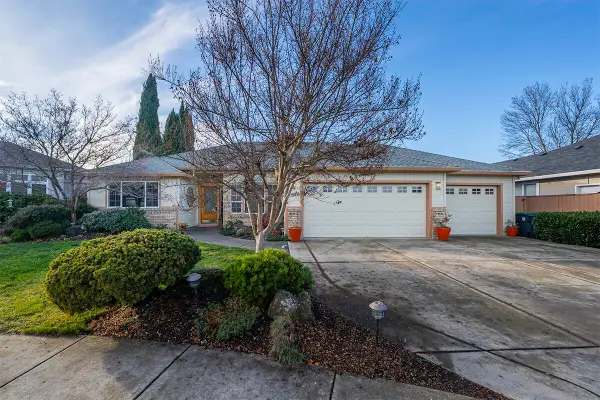 3418 Blue Blossom, Medford, OR 97504