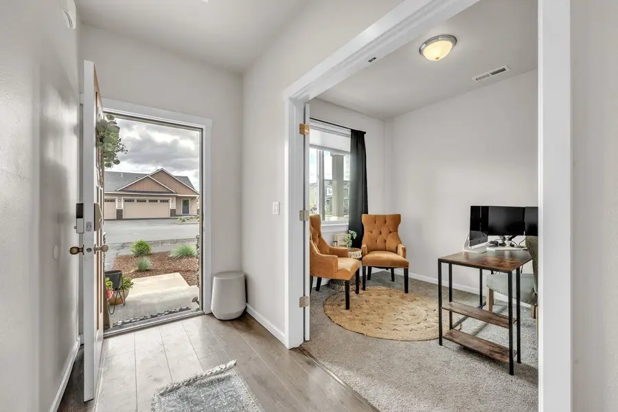 16496 Pine Creek Dr, La Pine, OR 97739 - Image #2