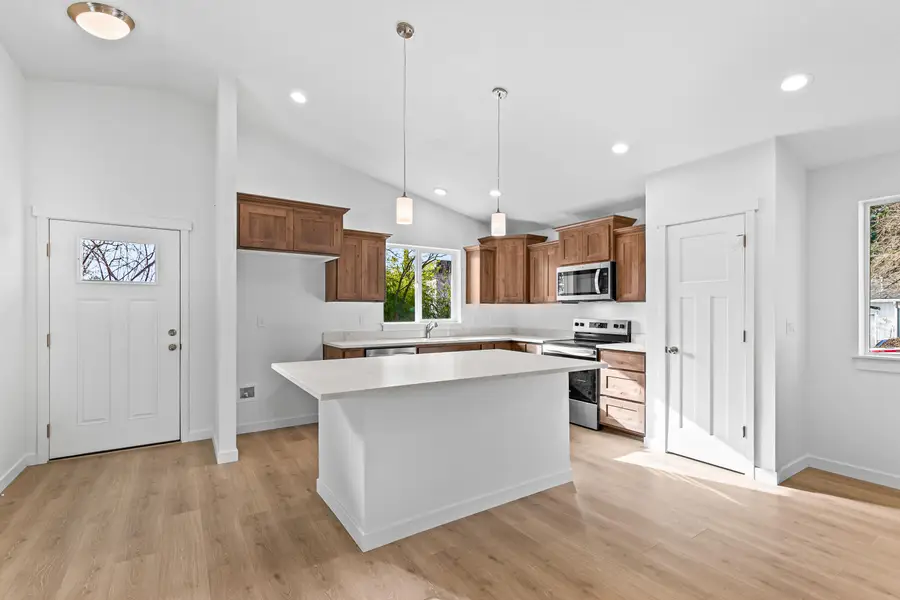 891 N 6th, Gold Hill, OR 97525 - Image #3