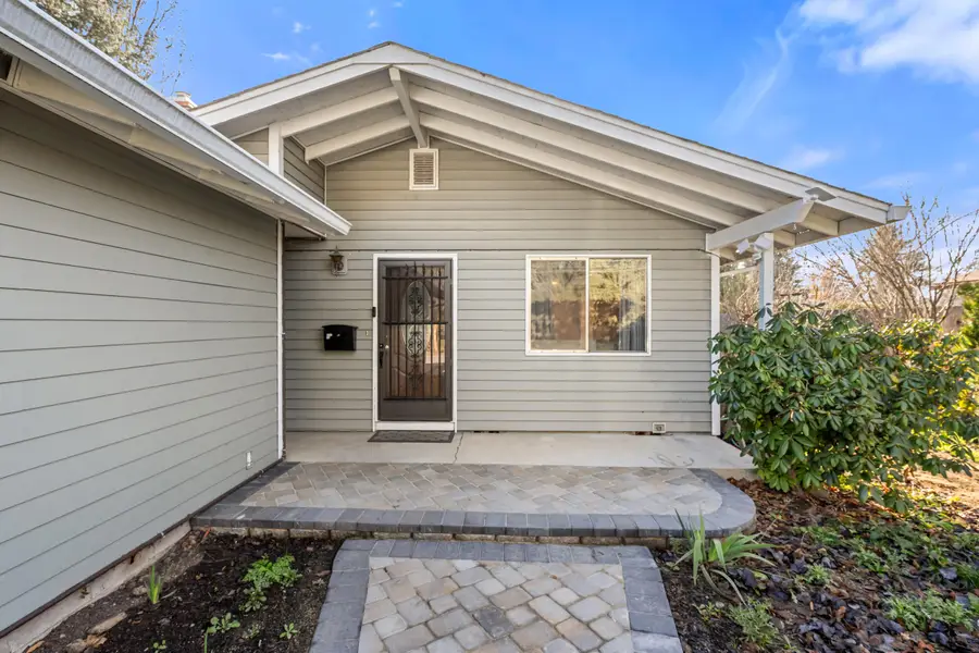 2021 Taylor, Central Point, OR 97502 - Image #2