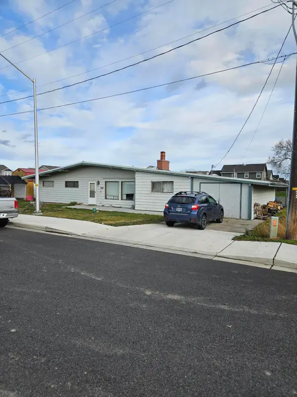 1053 NW Golf Course Drive, Madras, OR 97741