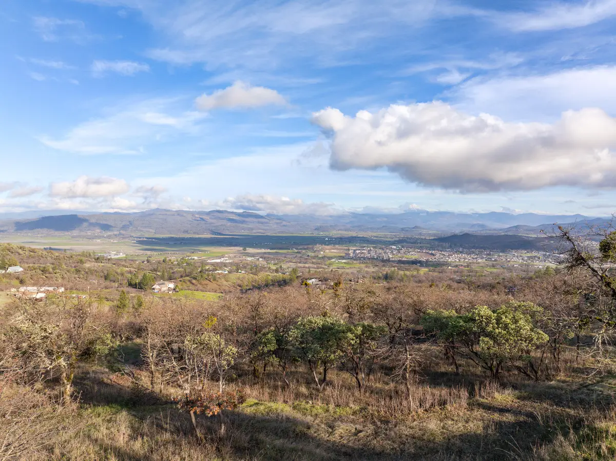 445 Mt Castle, Eagle Point, OR 97524 - Image #1