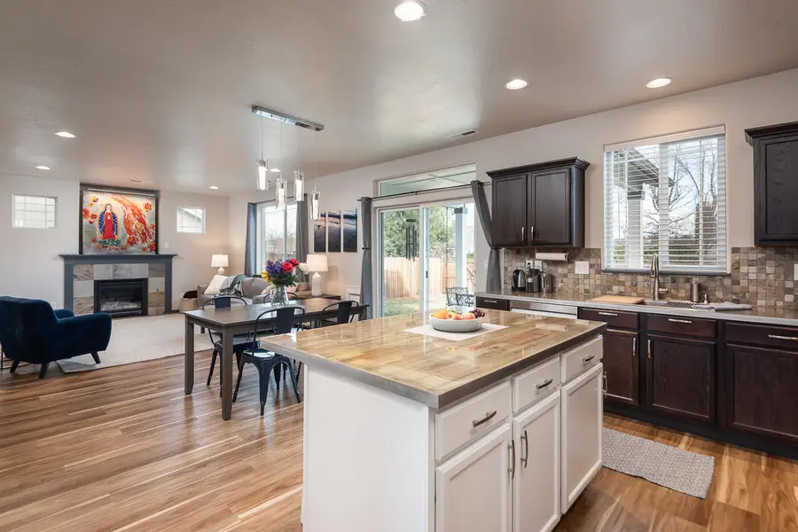 724 NW Green Forest, Redmond, OR 97756 - Image #2