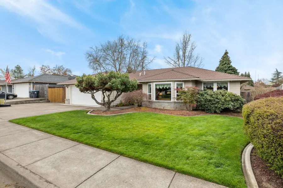 2610 Roberts, Medford, OR 97504 - Image #2