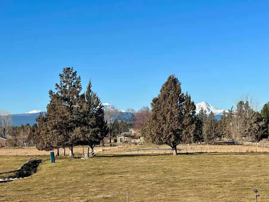 63493 Gentry, Bend, OR 97701 - Image #2