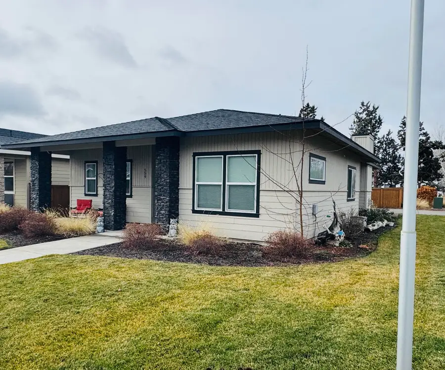 559 NW Rimrock, Redmond, OR 97756 - Image #2