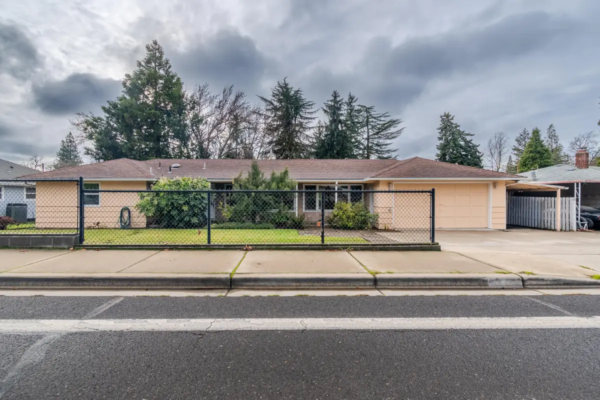 2130 E Jackson, Medford, OR 97504 - Image #1