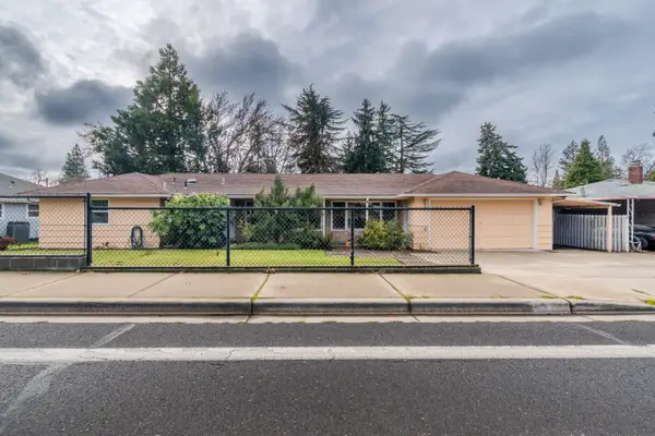 2130 E Jackson, Medford, OR 97504