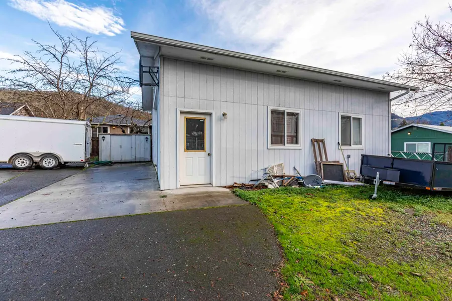 1215 NE A Ne, Grants Pass, OR 97526 - Image #3