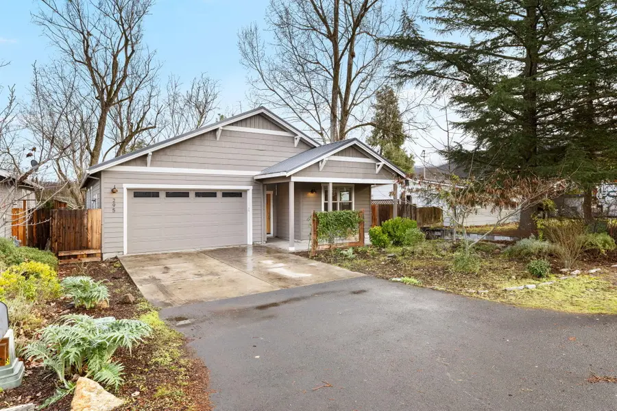 295 S 1st, Talent, OR 97540 - Image #2