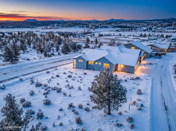 1092 SE Bluegrass, Madras, OR 97741