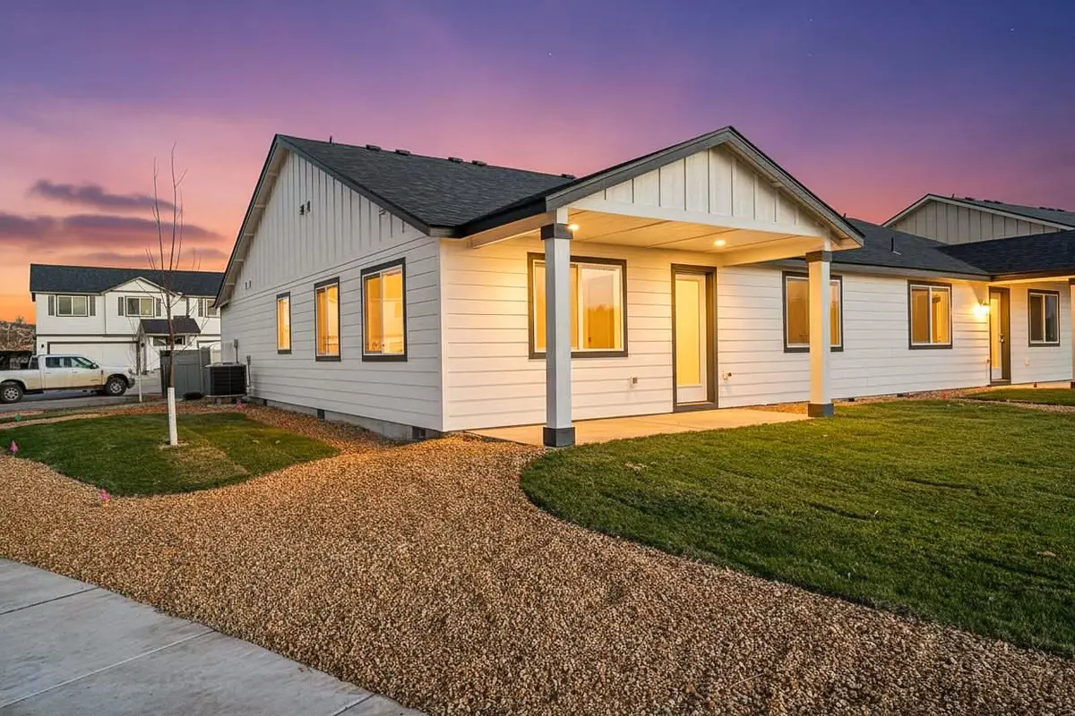 891 SE Starview, Madras, OR 97741 - Image #1