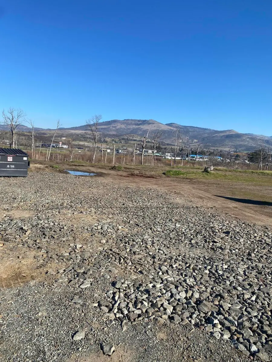 600 N Main Street, Phoenix, OR 97535 - #2