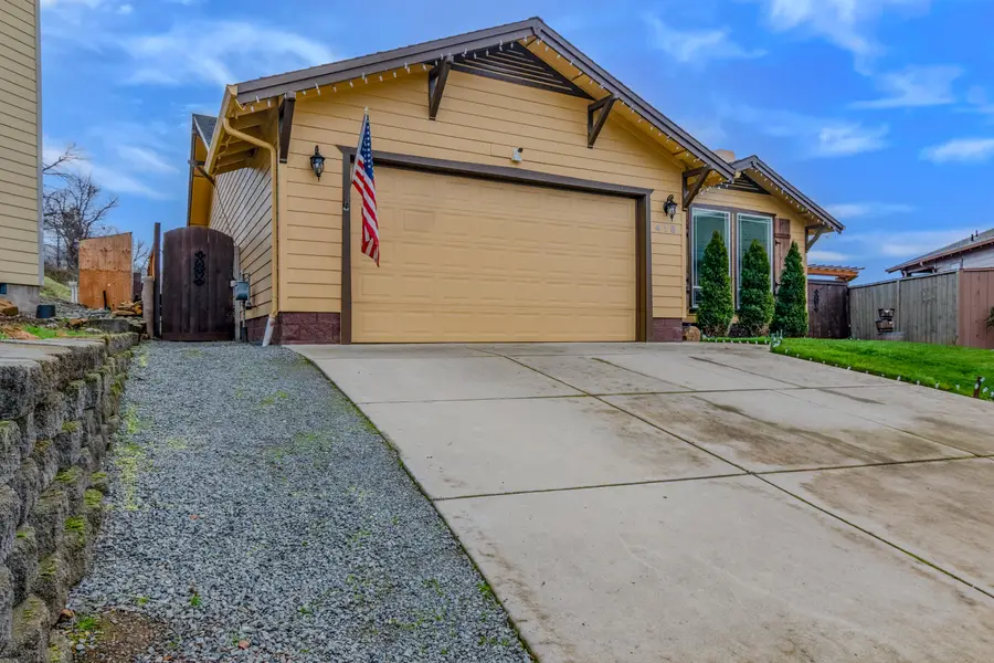 418 Phoenix Hills Dr, Phoenix, OR 97535 - Image #2