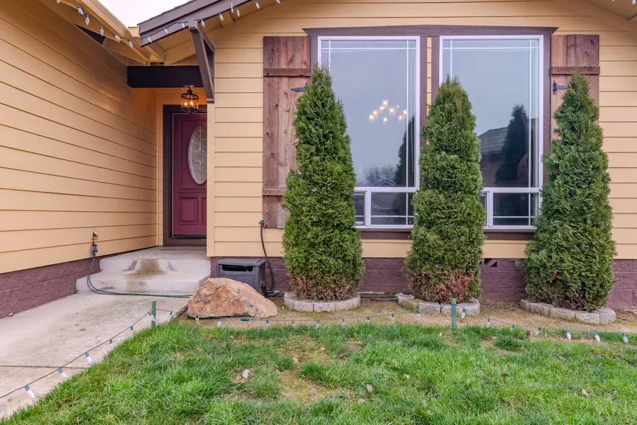 418 Phoenix Hills Dr, Phoenix, OR 97535 - Image #3