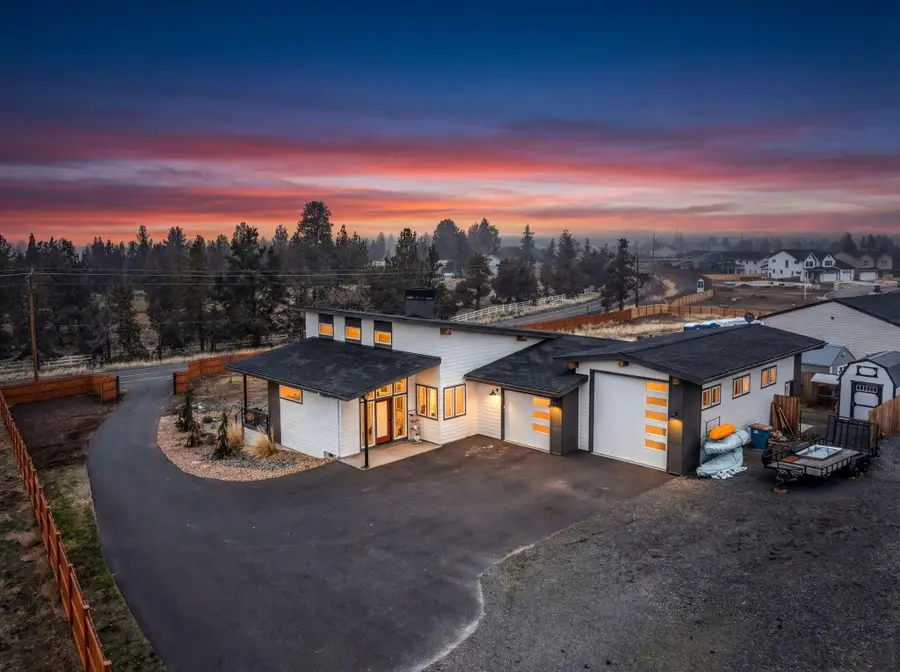 2370 SW Helmholtz Way, Redmond, OR 97756 - #2