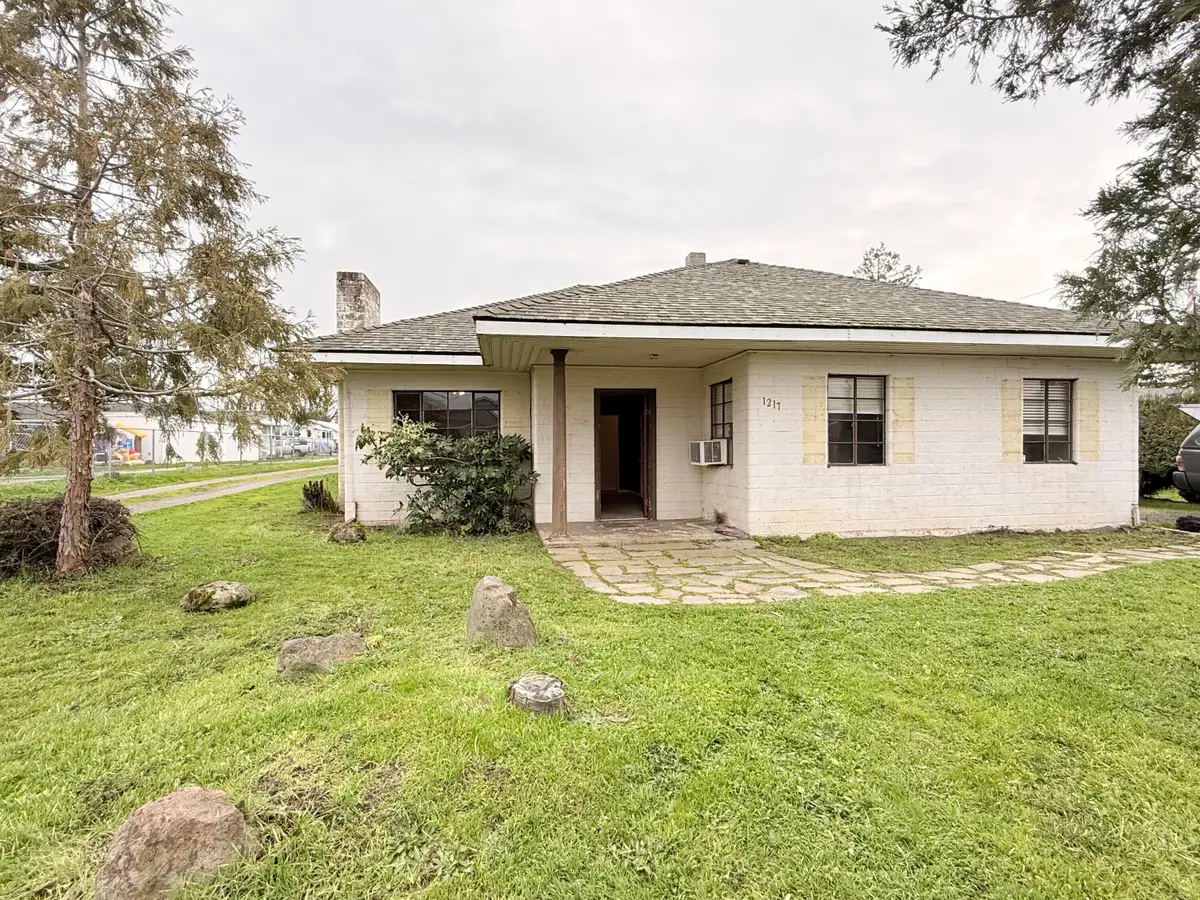 1217 Maple Park, Medford, OR 97501 - Image #1