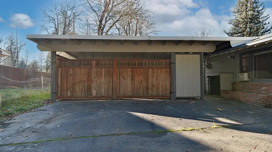 801 Old Ferry, Shady Cove, OR 97539 - Image #3