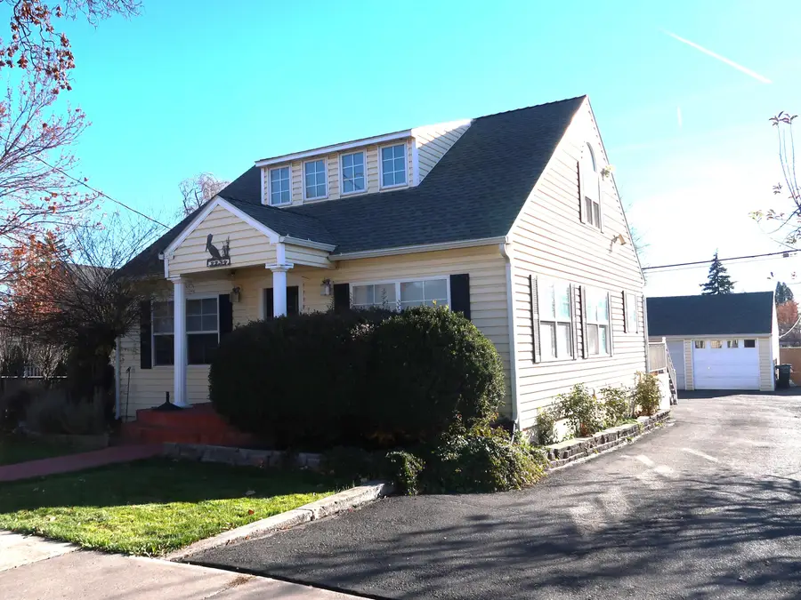 2234 Garden Avenue, Klamath Falls, OR 97601 - #3