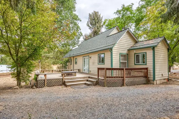 3311 Rogue River, Gold Hill, OR 97525