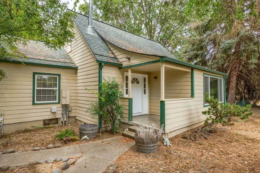 3311 Rogue River, Gold Hill, OR 97525 - Image #2