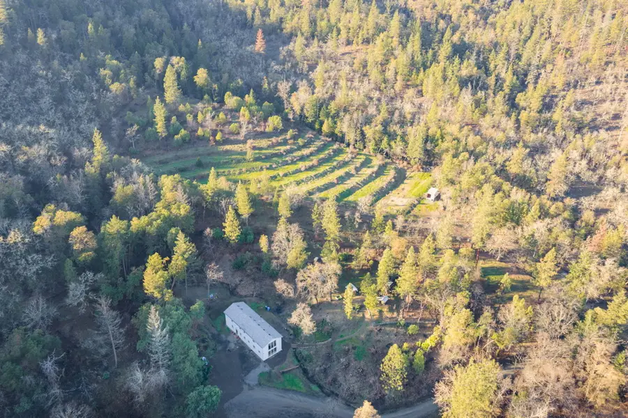 4098 Foots Creek R Fork, Gold Hill, OR 97525 - Image #2