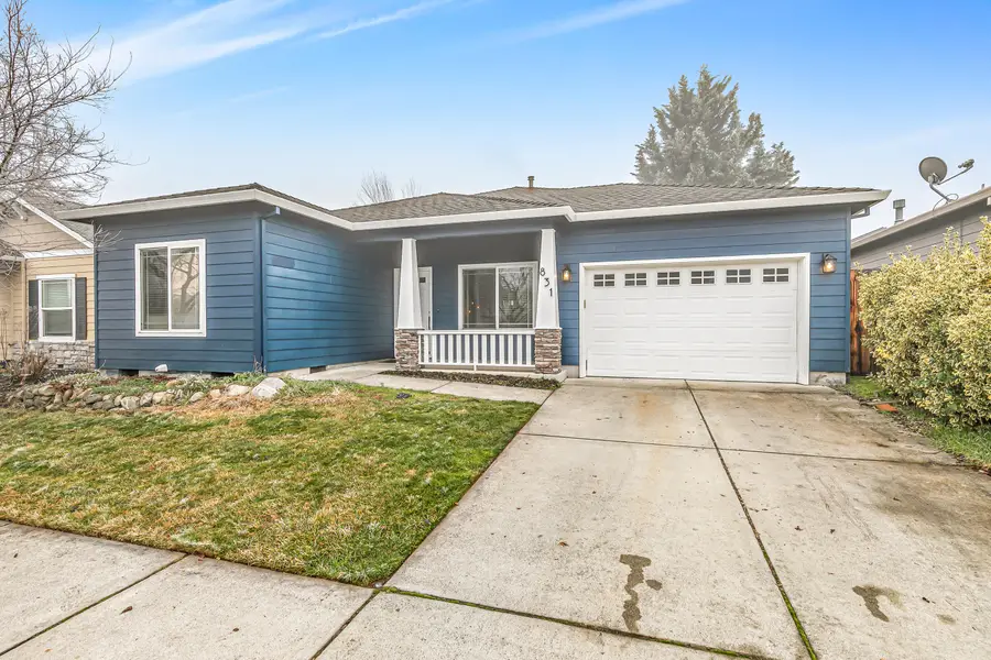 831 Isherwood, Central Point, OR 97502 - Image #2