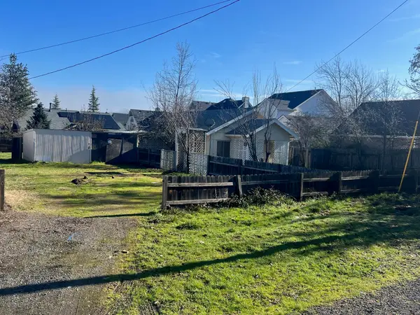 410 N 8th, Jacksonville, OR 97530