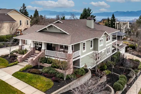 3515 Admiral Way, Medford, OR 97504