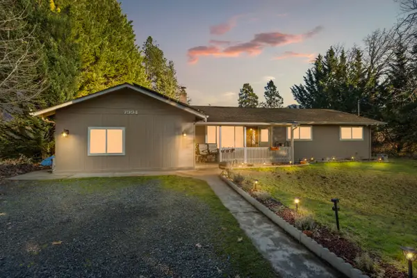 7994 E Evans Creek, Rogue River, OR 97537