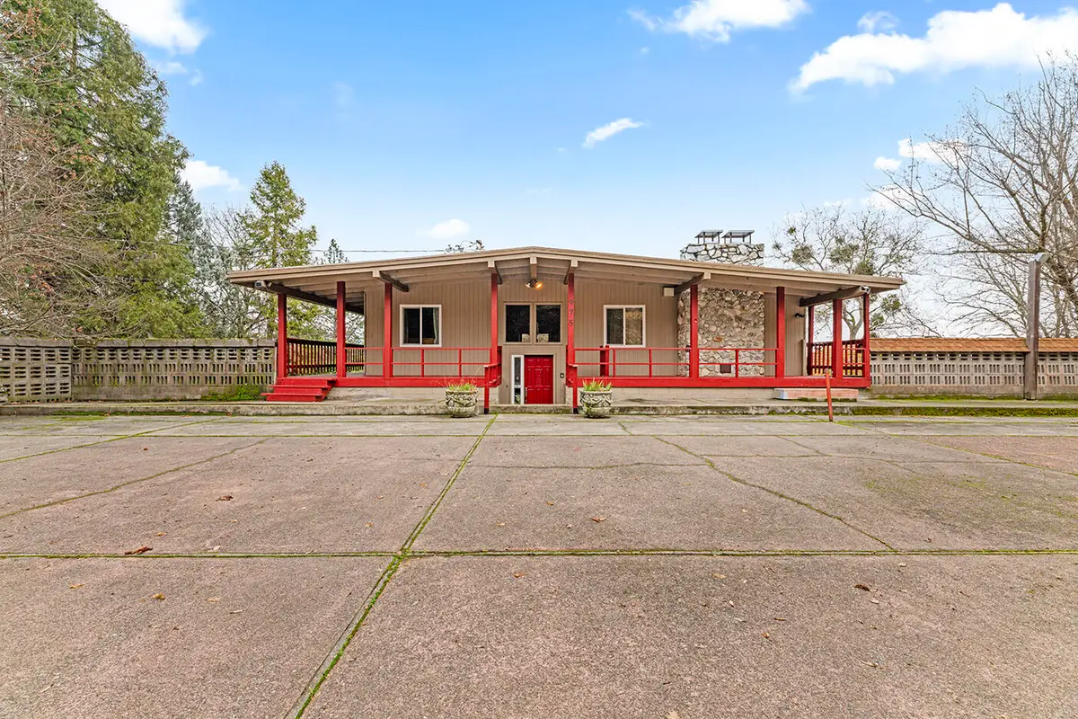 975 NW Starlite, Grants Pass, OR 97526 - Image #1