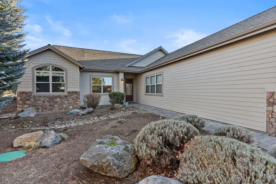 762 Crystal Falls, Redmond, OR 97756 - Image #2