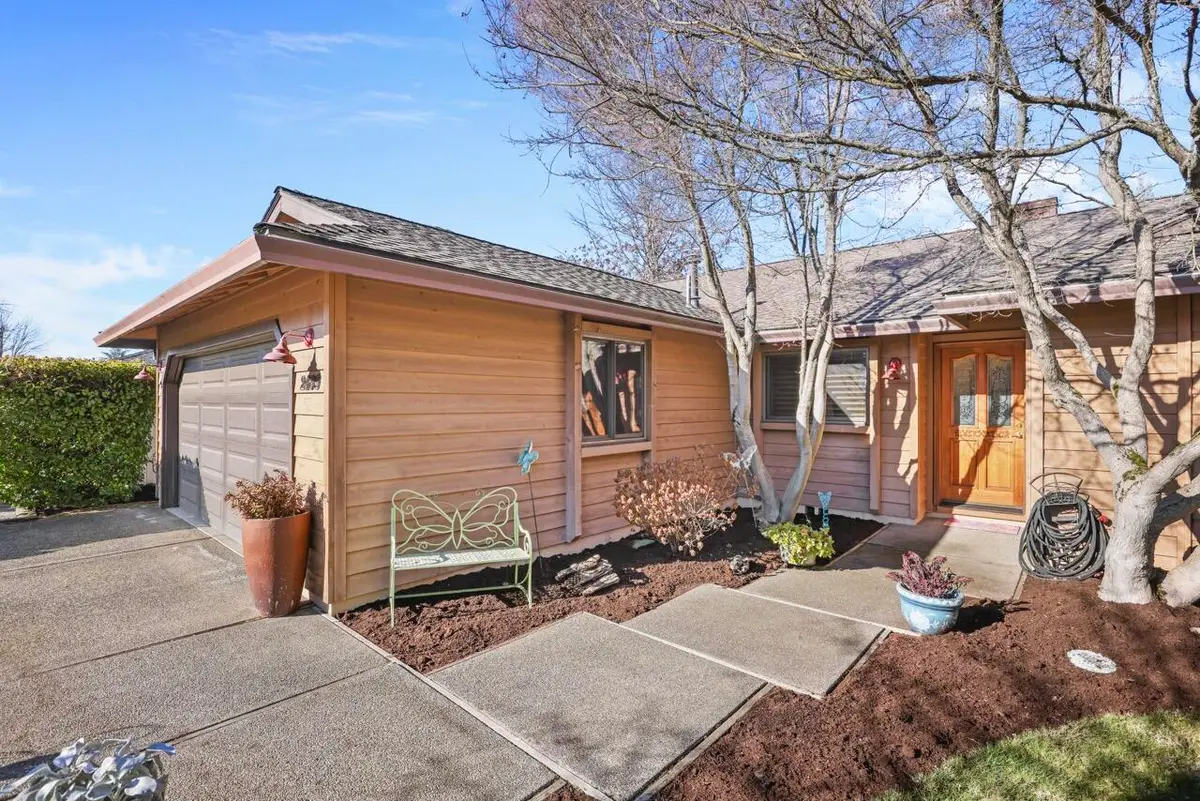 2489 Senate, Medford, OR 97504 - Image #1