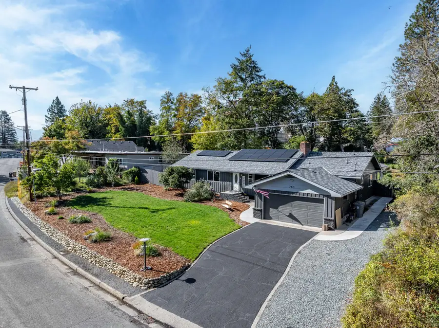 740 NW Kinney, Grants Pass, OR 97526 - Image #2