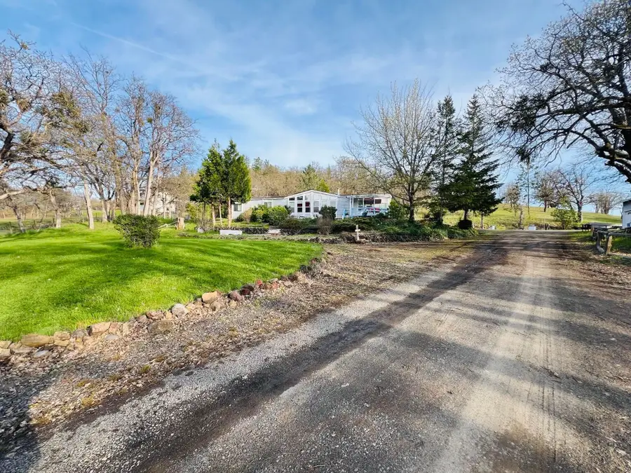 3399 Dodge, White City, OR 97503 - Image #2