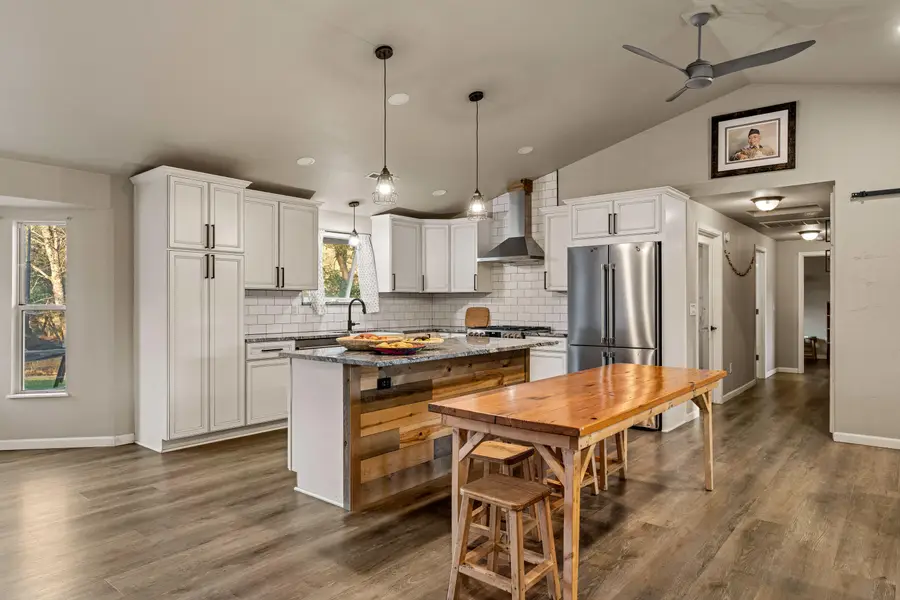 4570 New Hope, Grants Pass, OR 97527 - Image #2