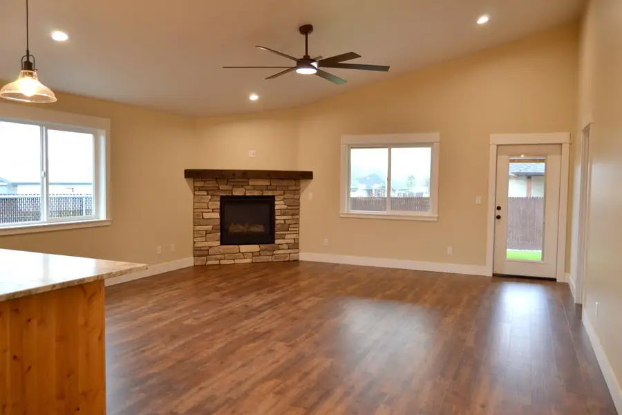 190 SW Rock Gulch, Grants Pass, OR 97527 - Image #2