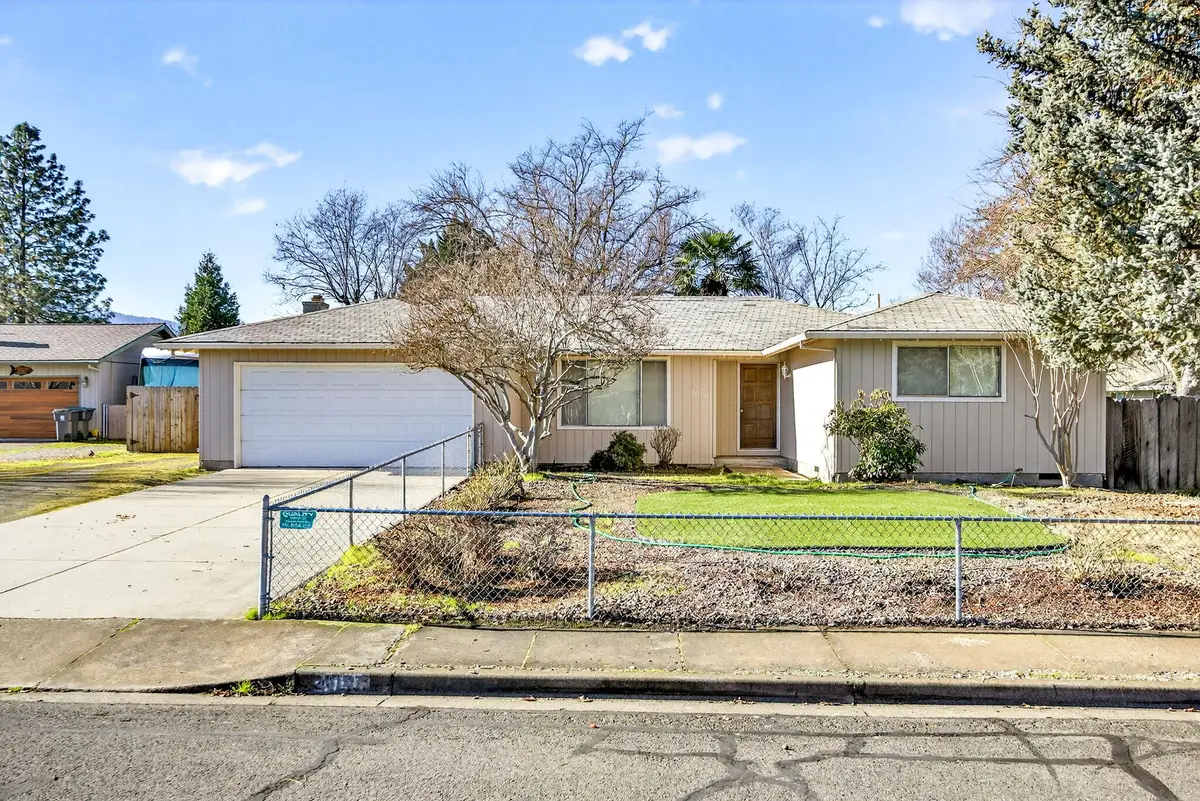 4055 Crestwood Circle, Central Point, OR 97502 - Image #1